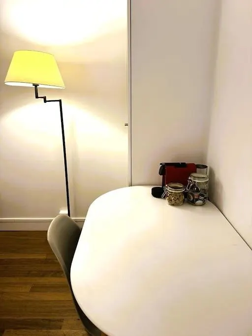 A Cozy Parisian Apartment Close To Eiffel Tower 0*, Paryż
