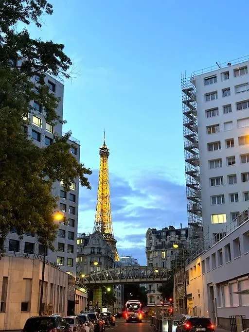 A Cozy Parisian Apartment Close To Eiffel Tower Paryż