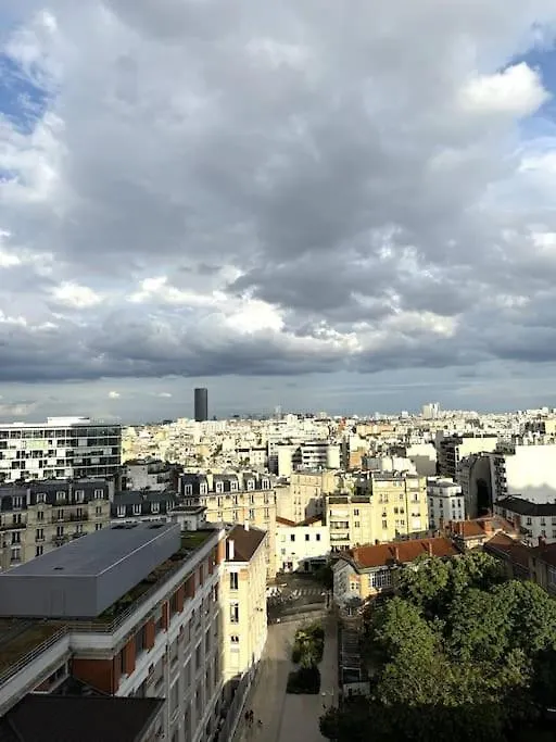 A Cozy Parisian Apartment Close To Eiffel Tower France