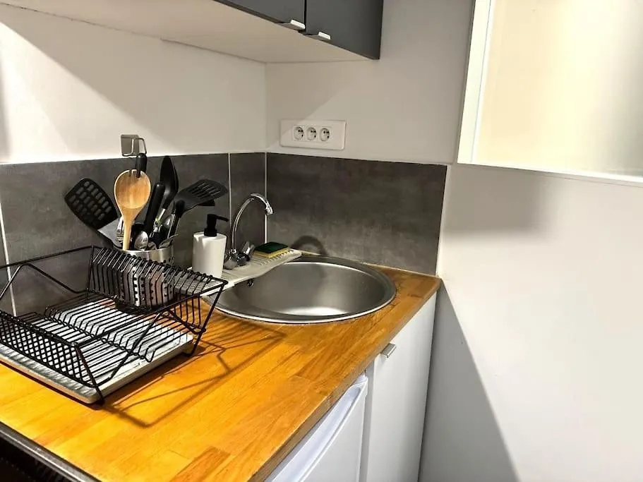 A Cozy Parisian Apartment Close To Eiffel Tower 0*, Paris France