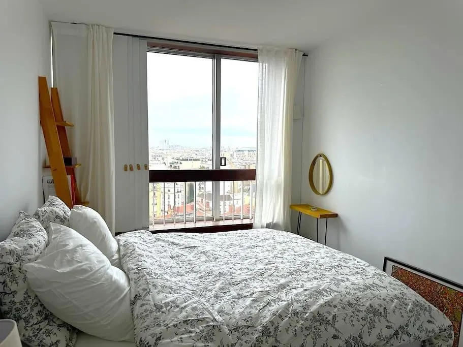 A Cozy Parisian Apartment Close To Eiffel Tower location