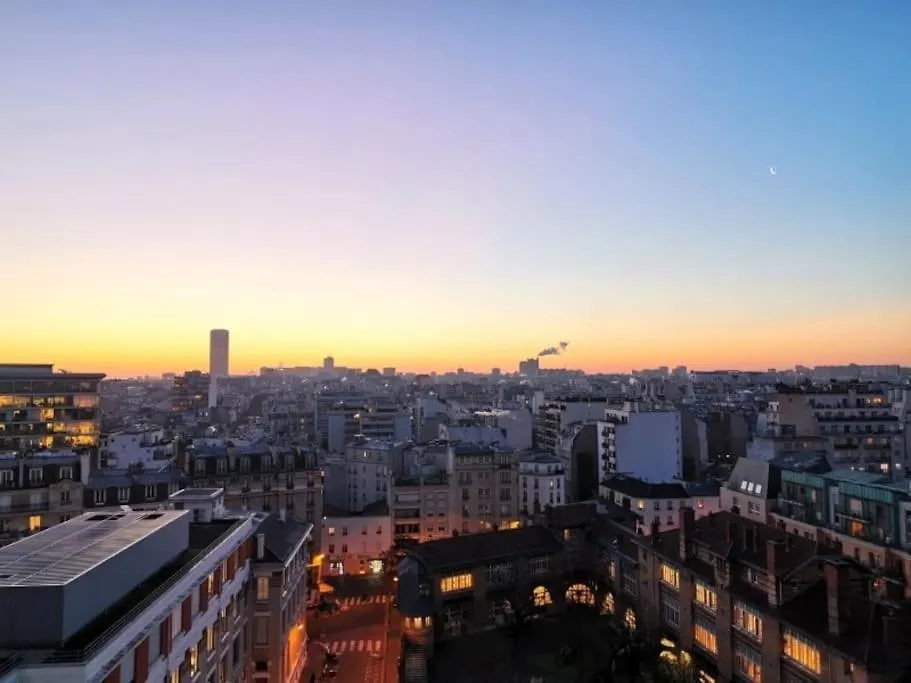A Cozy Parisian Apartment Close To Eiffel Tower